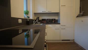 冰箱、微波炉、烤箱、炉灶