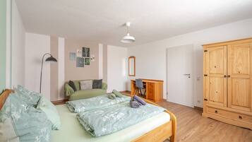 3 bedrooms, free WiFi, bed sheets