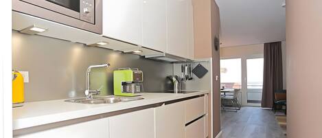 Réfrigérateur, micro-ondes, four, lave-vaisselle