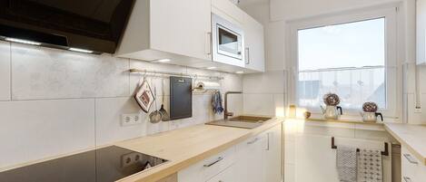 Fridge, microwave, oven, stovetop