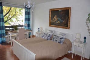 1 bedroom, iron/ironing board, free WiFi
