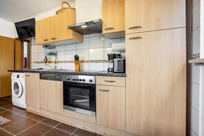 Fridge, oven, stovetop, dishwasher - Apartment '4you' with Mountain View, Private Terrace and Wi-Fi (Sigmarszell)