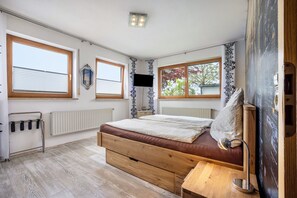 1 slaapkamer, een strijkplank/strijkijzer, gratis wifi, beddengoed