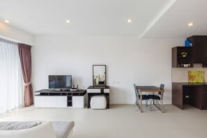 1 bedroom, in-room safe, iron/ironing board, free WiFi - Studio in Chic Condo in Karon A510 (Karon)