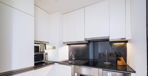 Studio, Balcony, Marina View | Private kitchen