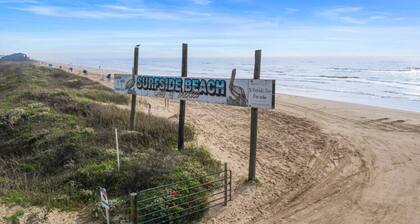 Charming Beach Bungalow with Deck, Close to Beach
