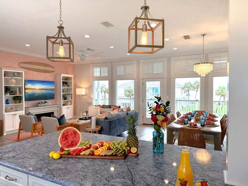 Relaxing Beach Escape – Gulf Views + Hot Tub