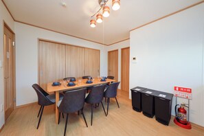Apartment, Non Smoking (1F) | Living area