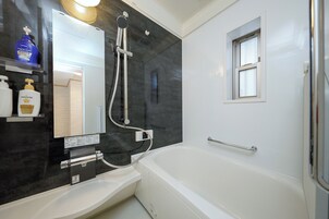 Apartment, Non Smoking (1F) | Bathroom | Combined shower/tub, hair dryer, slippers, towels