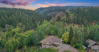 Private Hot Tub-Sleeps 25-Private Forest Access