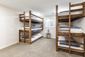 5 bedrooms, free WiFi, bed sheets