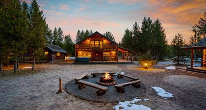 Riverfront Reunion| 3 Cabins, River Front, Private Dock, & Hot Tub!