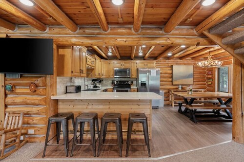 River Front Reunion+Private Dock+3 Cabins+hot tub+AC