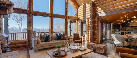 Télévision, cheminée, table de tennis de table