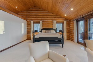 7 bedrooms, desk, WiFi, bed sheets