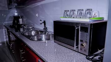 Micro-ondes, four, plaque de cuisson, lave-vaisselle
