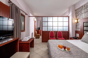 1 chambre, fer et planche à repasser, draps fournis