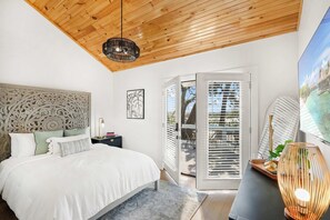 3 bedrooms, desk, iron/ironing board, travel crib - Waterfront, Incredible Views, Fire pit, Renovated (St. Augustine)