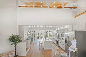 Refrigerador, microondas, horno, placa de cocina