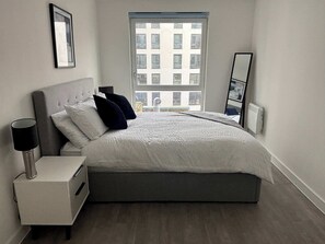 1 camera, ferro/asse da stiro, lenzuola