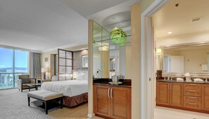 Desk, iron/ironing board, WiFi, bed sheets