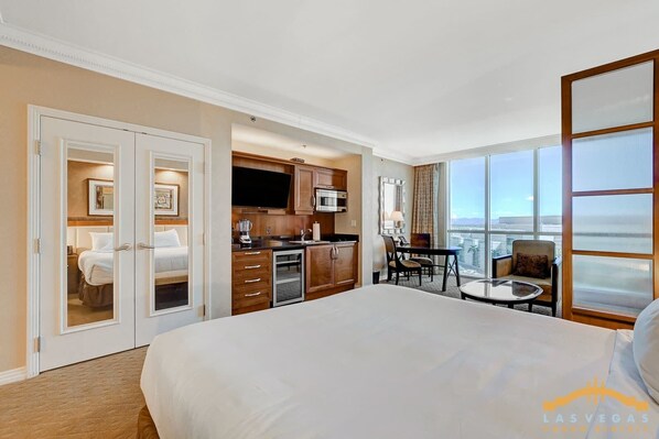 Skrivebord, strygejern/strygebræt, Wi-Fi, sengetøj