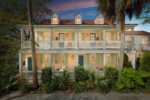 Exterior - Sleeps 6| Downtown|Luxury House (Charleston)