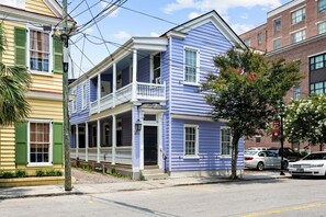 Exterior - Steps to Bars & Restaurants|Sleeps 6|Downtown (Charleston)