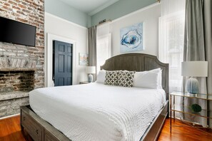 3 habitaciones, tabla de planchar con plancha, wifi y ropa de cama