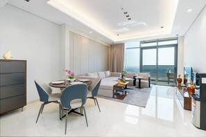 Dining - Loft Premium  3B   City View  l King size Bed (Dubai)