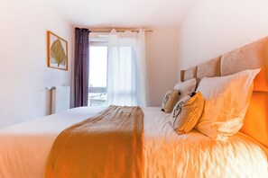 2 chambres, fer et planche à repasser, Wi-Fi, draps fournis