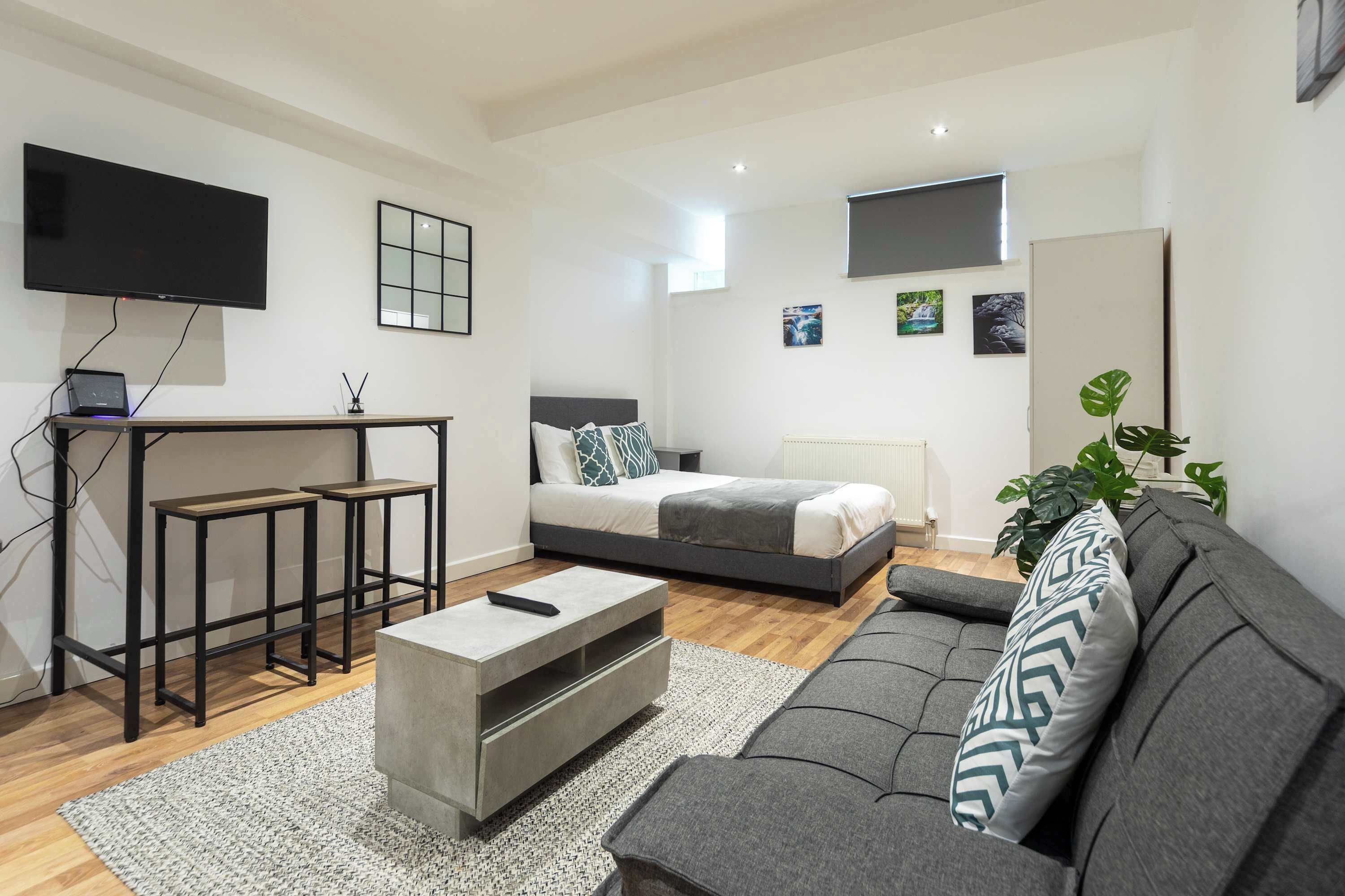 Schreibtisch, Bügeleisen/Bügelbrett, WLAN, Bettwäsche