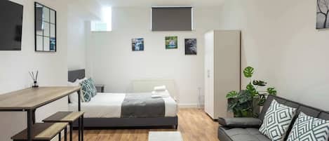 Desk, iron/ironing board, WiFi, bed sheets