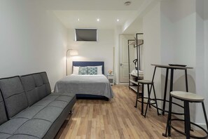Desk, iron/ironing board, WiFi, bed sheets