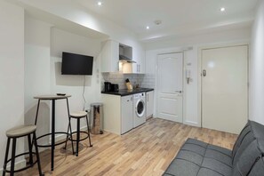 Interior - Stylish & Convenient Studio in Shoreditch (London)