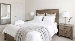 1 dormitorio, tabla de planchar con plancha, wifi y ropa de cama