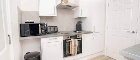Refrigerador, microondas, horno, placa de cocina