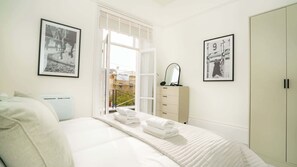 2 bedrooms, desk, iron/ironing board, WiFi