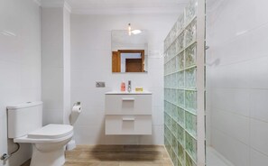 Douche, serviettes fournies