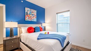 3 chambres, fer et planche à repasser, lit de bébé portatif