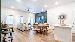 Dining - Cowboys Football | Walk to AT&T | Pet Friendly (Arlington)