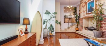 Spacious Central Fremantle Home w Spa bath & garden