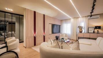 Apartment, Balcony | Living area