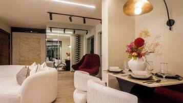 Apartment, Balcony | Dining room