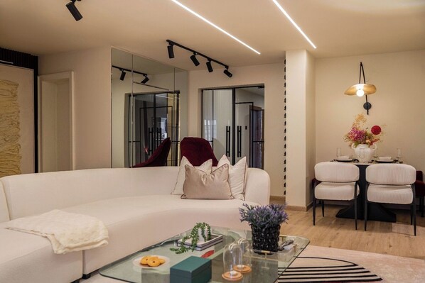 Apartment, Balcony | Living area