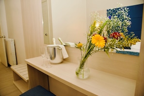 1 bedroom, Frette Italian sheets, premium bedding, minibar