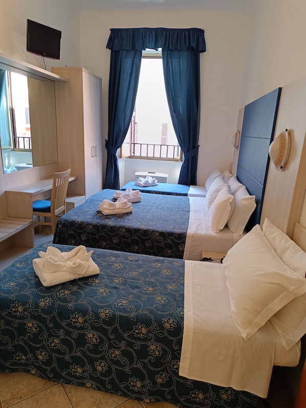 1 bedroom, Frette Italian sheets, premium bedding, minibar