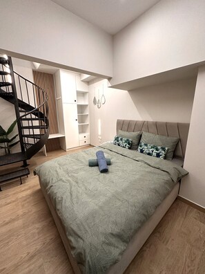 2 bedrooms, in-room safe, desk, iron/ironing board