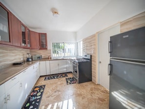Fridge, microwave, stovetop, cookware/dishes/utensils