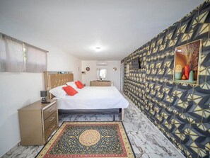 7 bedrooms, WiFi, bed sheets - 7BR/6BA Villa: Private Pool & Steps to the Sea (Sosúa)